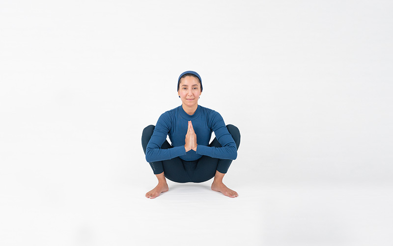اسکوات یوگا (Malasana)